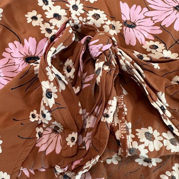 Madewell Novel Tie Front in Hillside Daisies Size Medium - Picture 8 of 17